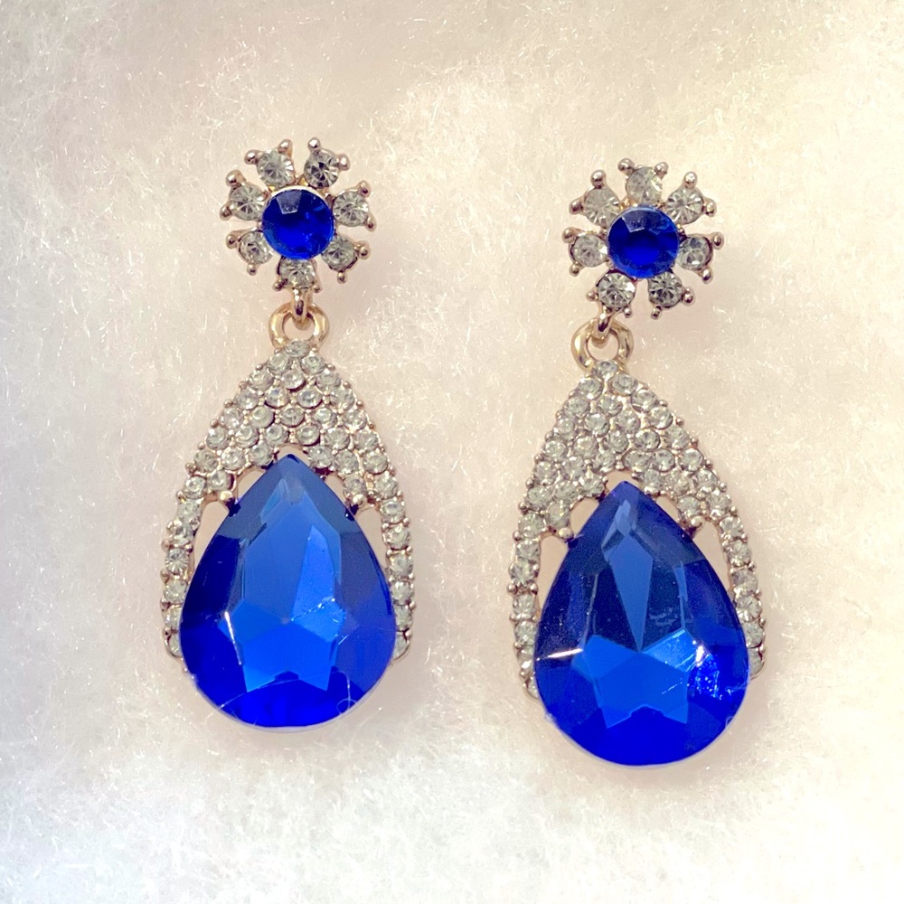 Blue dangling earrings